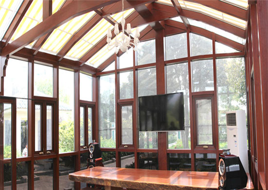  氟碳漆工藝處理后的銅門需要定期維護(hù)嗎？